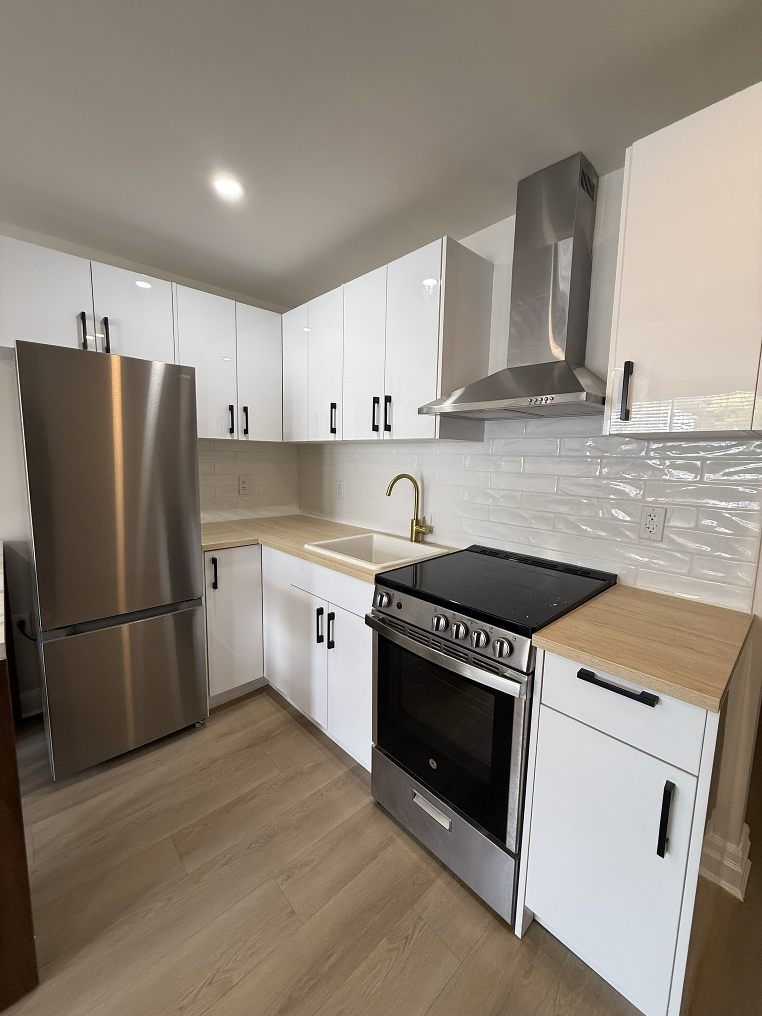 7800 Lundy's Lane - 105